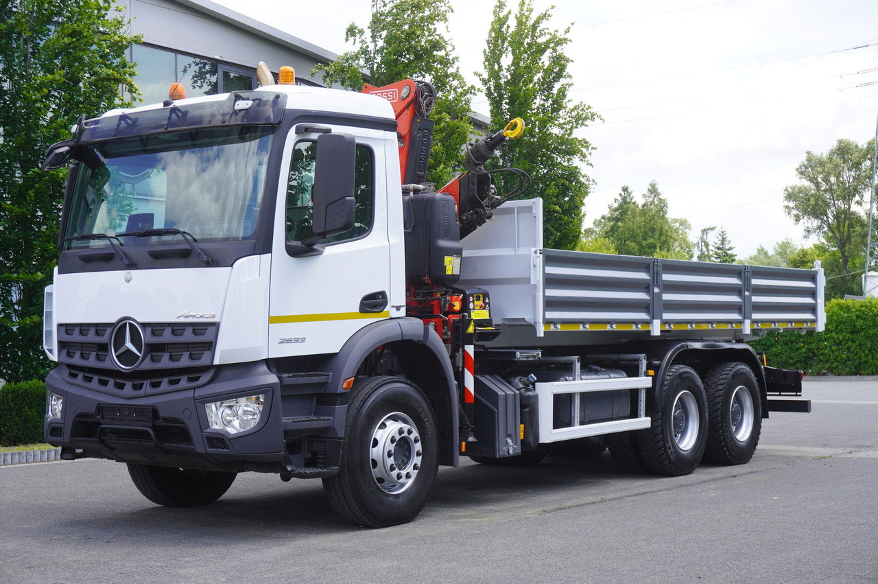 MERCEDES-BENZ AROCS 2633 6x4 / 5.5 T crane FASSI F135 / Tipper 15 EPAL - Crane truck: picture 2 MERCEDES-BENZ AROCS 2633 6x4 / 5.5 T crane FASSI F135 / Tipper 15 EPAL - Crane truck: picture 2