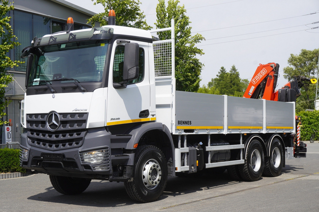 MERCEDES-BENZ AROCS 2636 Flatbed / HDS FASSI F175 7.7 T / 150,000 km - Crane truck: picture 3 MERCEDES-BENZ AROCS 2636 Flatbed / HDS FASSI F175 7.7 T / 150,000 km - Crane truck: picture 3