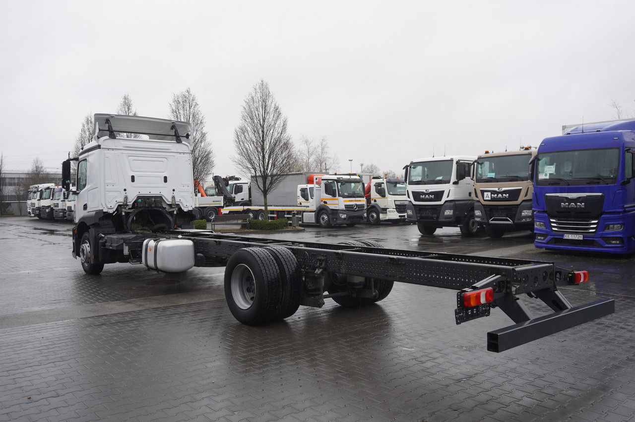 MERCEDES-BENZ Actros 1824 / 9.1 m chassis / sleeping cabin - Cab chassis truck: picture 5 MERCEDES-BENZ Actros 1824 / 9.1 m chassis / sleeping cabin - Cab chassis truck: picture 5
