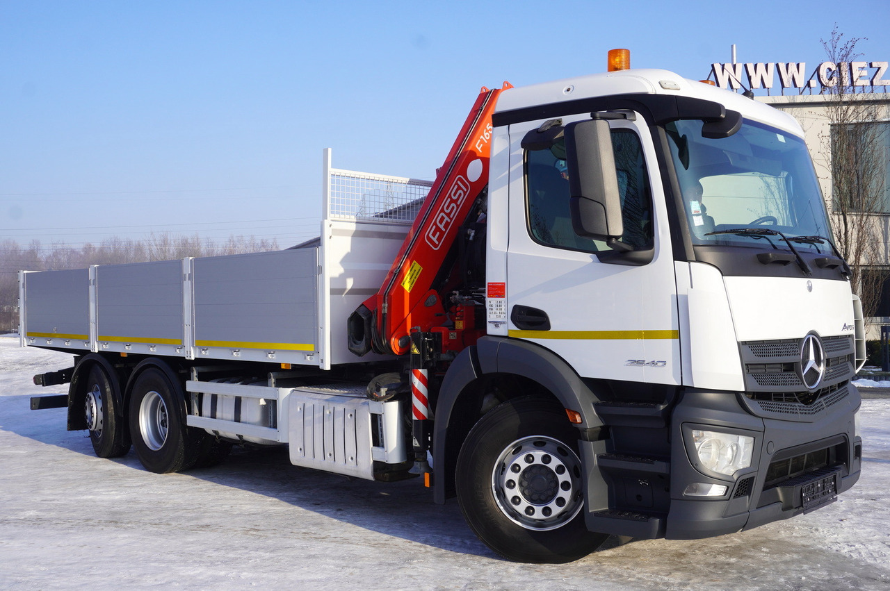 MERCEDES-BENZ Antos 2540 / Flatbed 15 EPAL / Fassi F165 / 6.1 t / 8 m reach / remote control / rotator / 1600 MTH / steered axle - Crane truck: picture 2 MERCEDES-BENZ Antos 2540 / Flatbed 15 EPAL / Fassi F165 / 6.1 t / 8 m reach / remote control / rotator / 1600 MTH / steered axle - Crane truck: picture 2