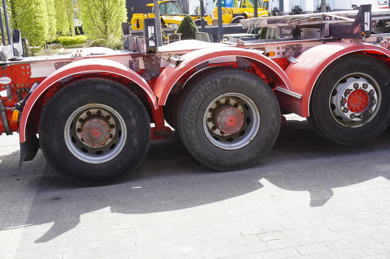 Timber truck for transportation of timber Mercedes-Benz Arocs 3563 8 × 4 / 630 HP / steered axle / Logging superstructure: picture 16