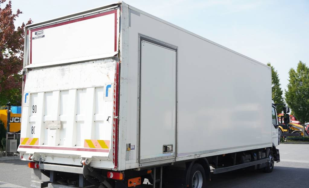 RENAULT D12 E6 / Container 18 pallets / tail lift - Box truck: picture 5 RENAULT D12 E6 / Container 18 pallets / tail lift - Box truck: picture 5