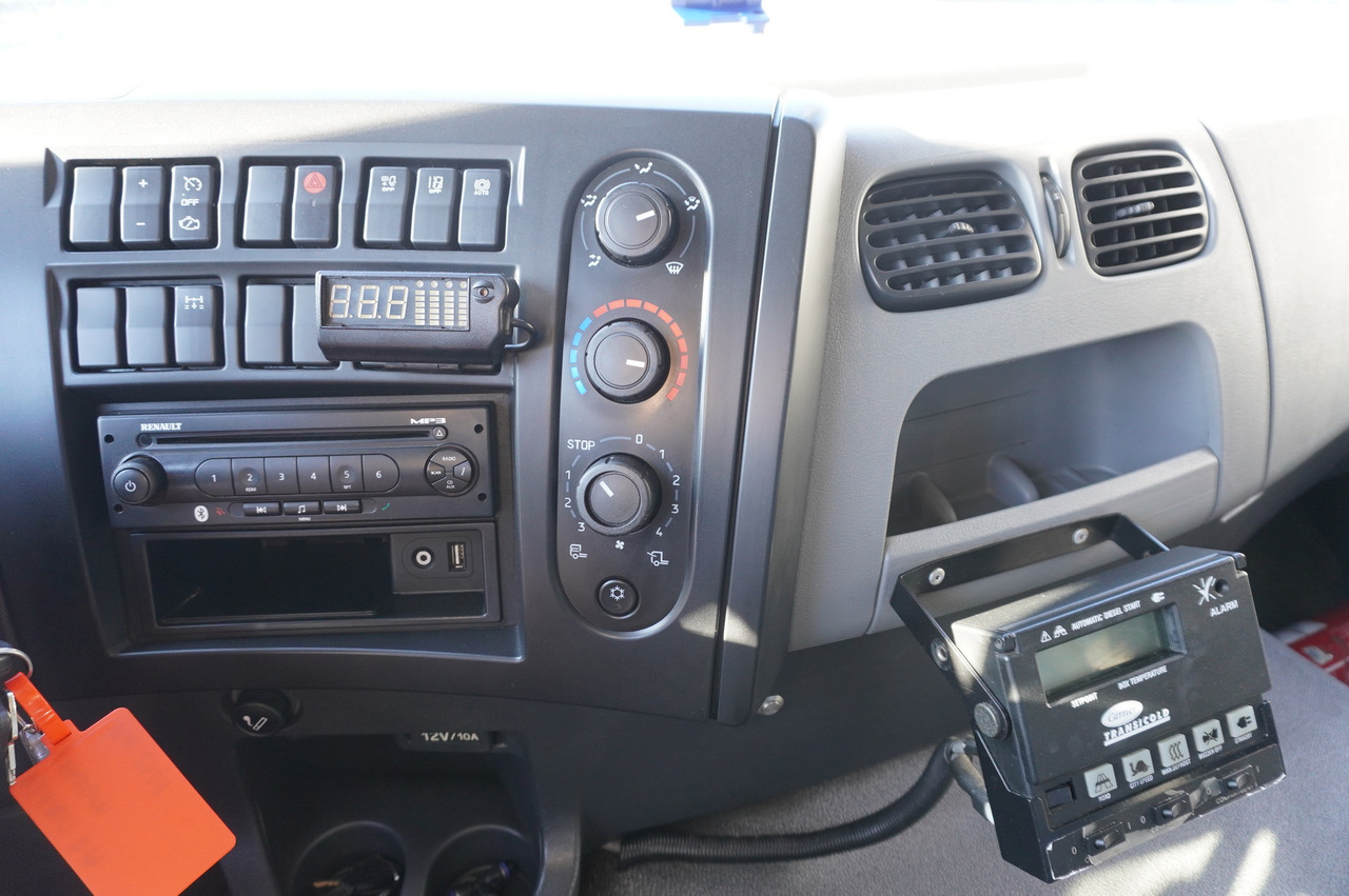 Refrigerator truck RENAULT D19 Wide 4x2 E6 / Lamberet 22 EPAL refrigerator / Multitemperature / Carrier Supra 1250 MT: picture 21 Refrigerator truck RENAULT D19 Wide 4x2 E6 / Lamberet 22 EPAL refrigerator / Multitemperature / Carrier Supra 1250 MT: picture 21