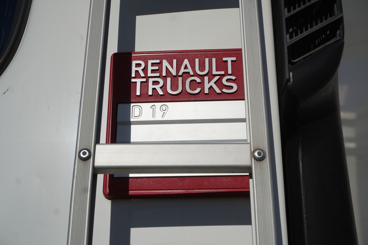 Refrigerator truck RENAULT D19 Wide 4x2 E6 / Lamberet 22 EPAL refrigerator / Multitemperature / Carrier Supra 1250 MT: picture 14 Refrigerator truck RENAULT D19 Wide 4x2 E6 / Lamberet 22 EPAL refrigerator / Multitemperature / Carrier Supra 1250 MT: picture 14