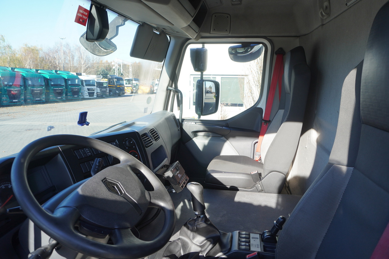 Refrigerator truck RENAULT D19 Wide 4x2 E6 / Lamberet 22 EPAL refrigerator / Multitemperature / Carrier Supra 1250 MT: picture 16 Refrigerator truck RENAULT D19 Wide 4x2 E6 / Lamberet 22 EPAL refrigerator / Multitemperature / Carrier Supra 1250 MT: picture 16