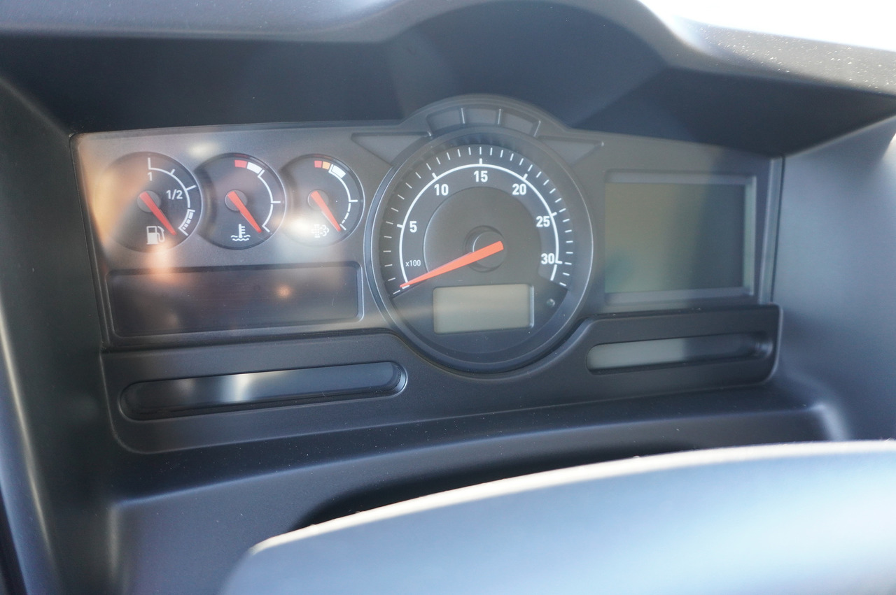 Refrigerator truck RENAULT D19 Wide 4x2 E6 / Lamberet 22 EPAL refrigerator / Multitemperature / Carrier Supra 1250 MT: picture 20 Refrigerator truck RENAULT D19 Wide 4x2 E6 / Lamberet 22 EPAL refrigerator / Multitemperature / Carrier Supra 1250 MT: picture 20