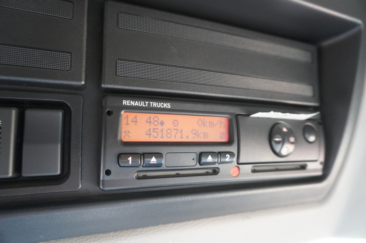 Refrigerator truck RENAULT D19 Wide 4x2 E6 / Lamberet 22 EPAL refrigerator / Multitemperature / Carrier Supra 1250 MT: picture 19 Refrigerator truck RENAULT D19 Wide 4x2 E6 / Lamberet 22 EPAL refrigerator / Multitemperature / Carrier Supra 1250 MT: picture 19