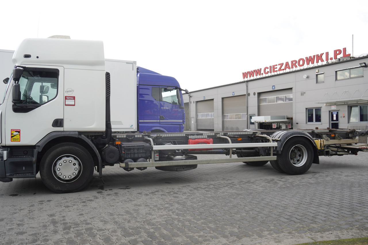RENAULT D19 Wide Glob / BDF / load capacity 11t / 280 thousand km / tail lift - Cab chassis truck: picture 4 RENAULT D19 Wide Glob / BDF / load capacity 11t / 280 thousand km / tail lift - Cab chassis truck: picture 4