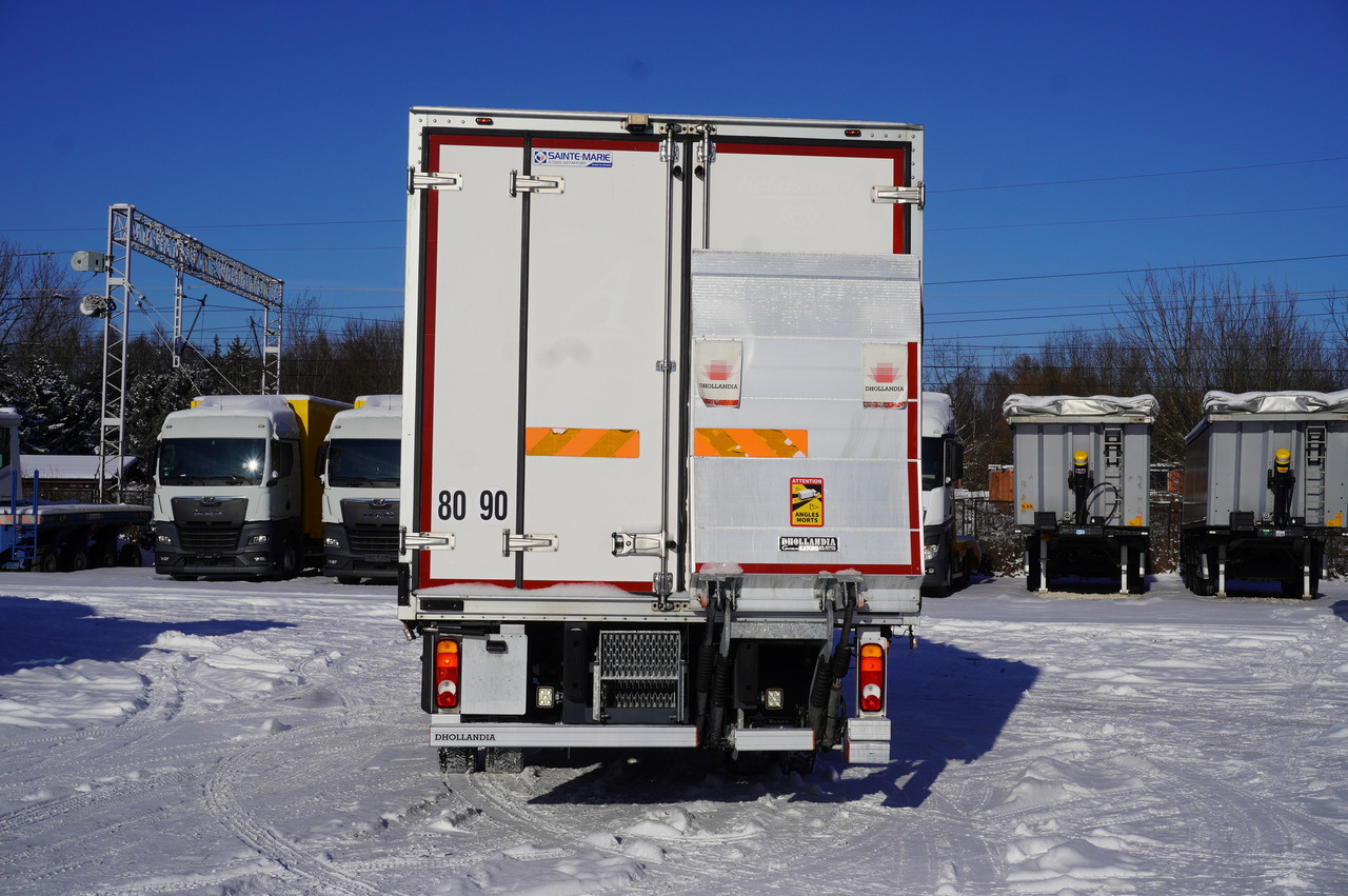 RENAULT D210 12T / Bitemperature Refrigerator / 3 units / 70,000 km!!! - Refrigerator truck: picture 4 RENAULT D210 12T / Bitemperature Refrigerator / 3 units / 70,000 km!!! - Refrigerator truck: picture 4