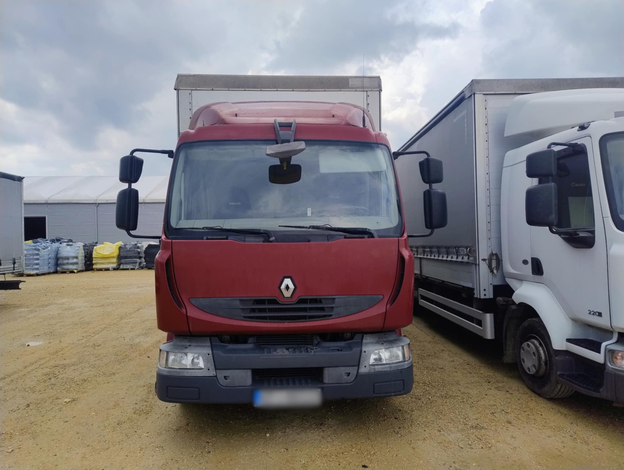 RENAULT Midlum 300 / Curtain 18 EPAL / Sleeping cab - Curtain side truck: picture 2 RENAULT Midlum 300 / Curtain 18 EPAL / Sleeping cab - Curtain side truck: picture 2