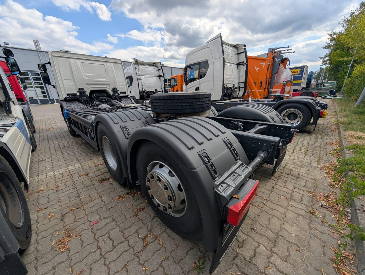 SCANIA P 340 B6x2*4NA / chassis frame / steering axle / CNG - Cab chassis truck: picture 4 SCANIA P 340 B6x2*4NA / chassis frame / steering axle / CNG - Cab chassis truck: picture 4
