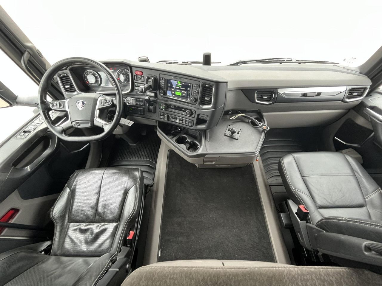 SCANIA R560 B8x4*4 / Chassis / sleeper cab / Power take-off leasing SCANIA R560 B8x4*4 / Chassis / sleeper cab / Power take-off: picture 9