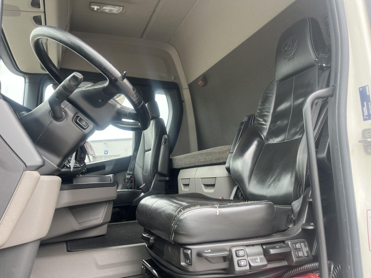 SCANIA R560 B8x4*4 / Chassis / sleeper cab / Power take-off leasing SCANIA R560 B8x4*4 / Chassis / sleeper cab / Power take-off: picture 7