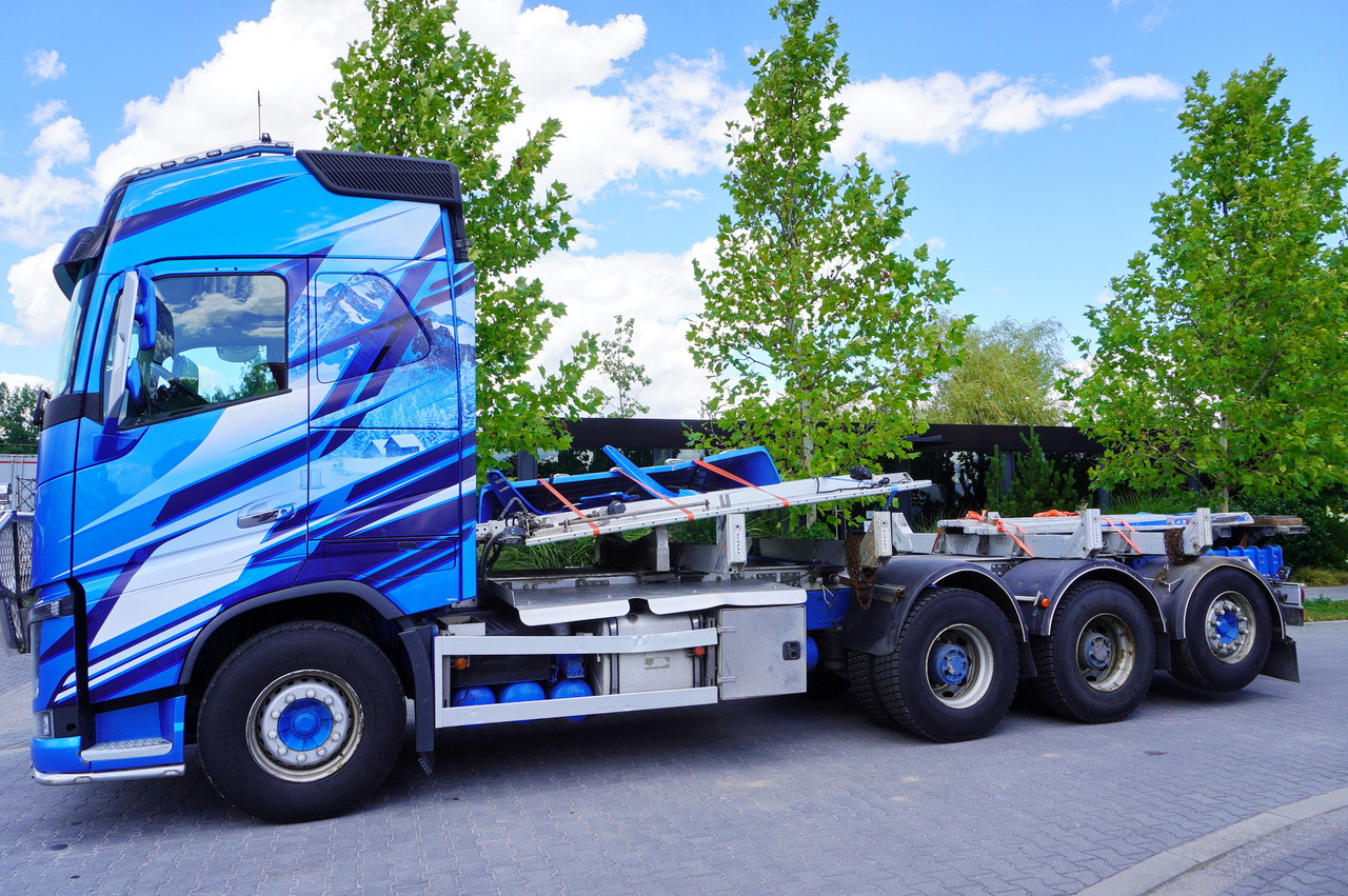 VOLVO FH16 750 8x4 / ALUCAR stanchion superstructure / 7.6 m chassis / Steered axle - Timber truck: picture 3 VOLVO FH16 750 8x4 / ALUCAR stanchion superstructure / 7.6 m chassis / Steered axle - Timber truck: picture 3