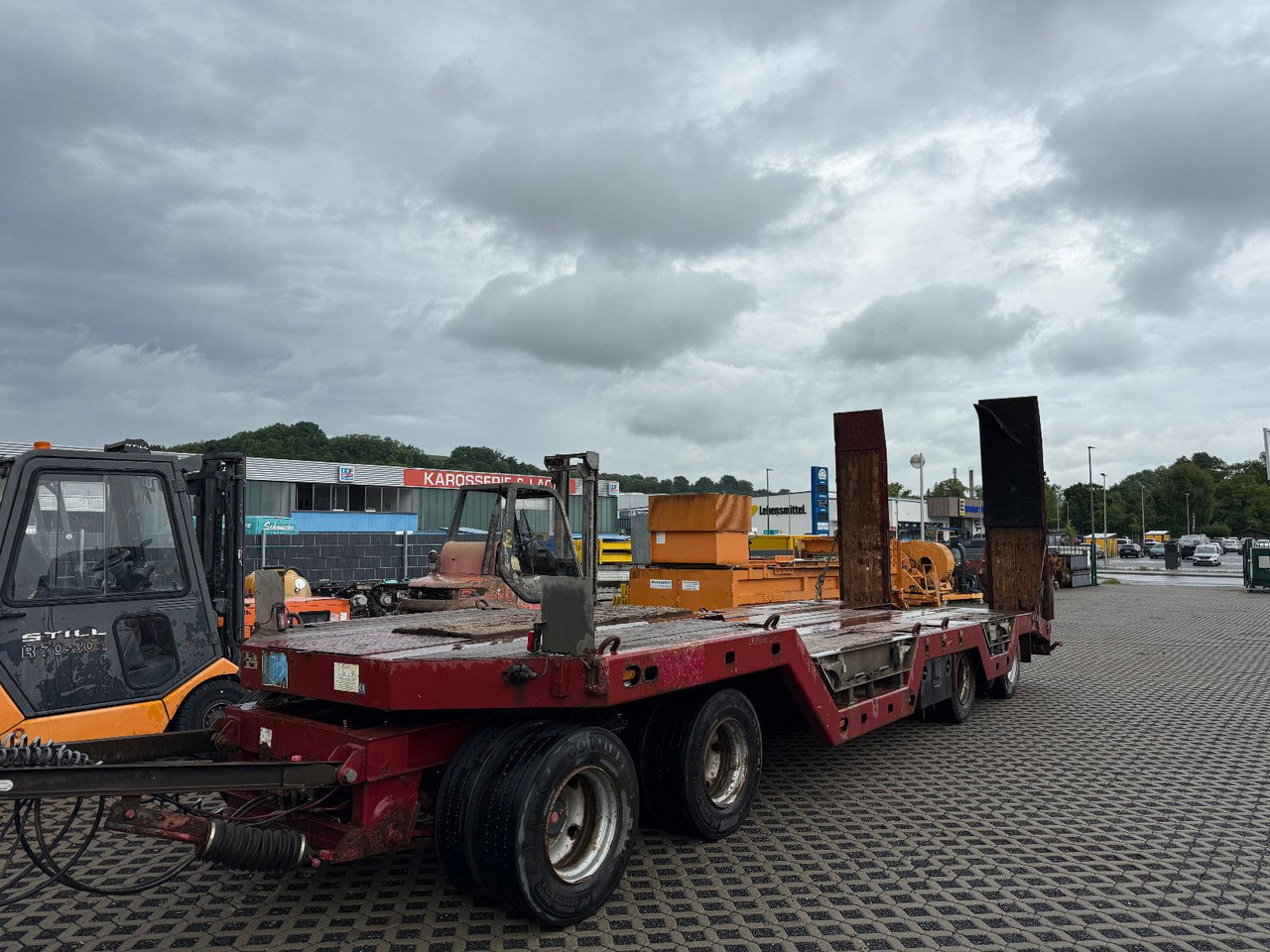 DEMMLER TÜ 4 Mit Radmulden 40To - Low loader trailer: picture 1 DEMMLER TÜ 4 Mit Radmulden 40To - Low loader trailer: picture 1