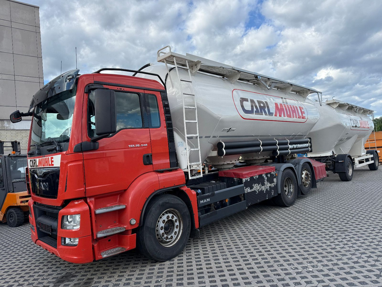 MAN TGS 26,440 Silo 31m³ Getreide Staub Rieselgüter - Vacuum truck: picture 1 MAN TGS 26,440 Silo 31m³ Getreide Staub Rieselgüter - Vacuum truck: picture 1