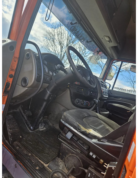 DAF XF 105 410 | 6X2 | Manual | Euro 5 | 10 Tyres - Cab chassis truck: picture 5 DAF XF 105 410 | 6X2 | Manual | Euro 5 | 10 Tyres - Cab chassis truck: picture 5