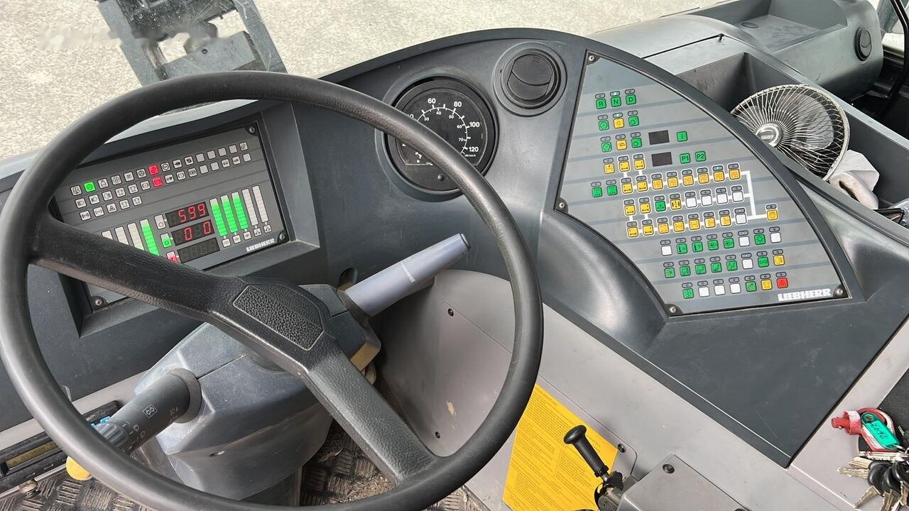 Mobile crane Liebherr LTM 1090 4.1: picture 18