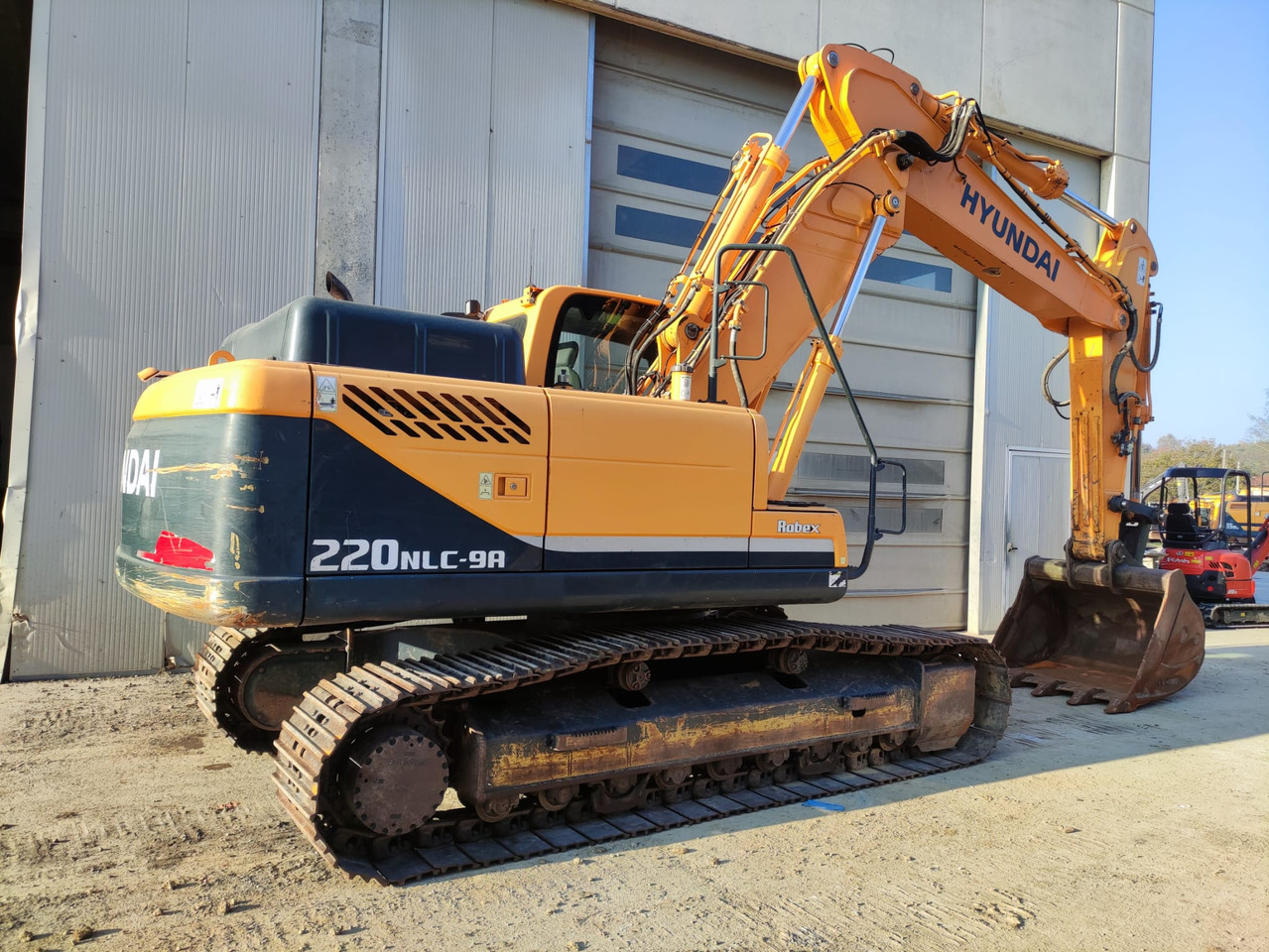 Hyundai R220NLC-9A - Crawler excavator: picture 4 Hyundai R220NLC-9A - Crawler excavator: picture 4
