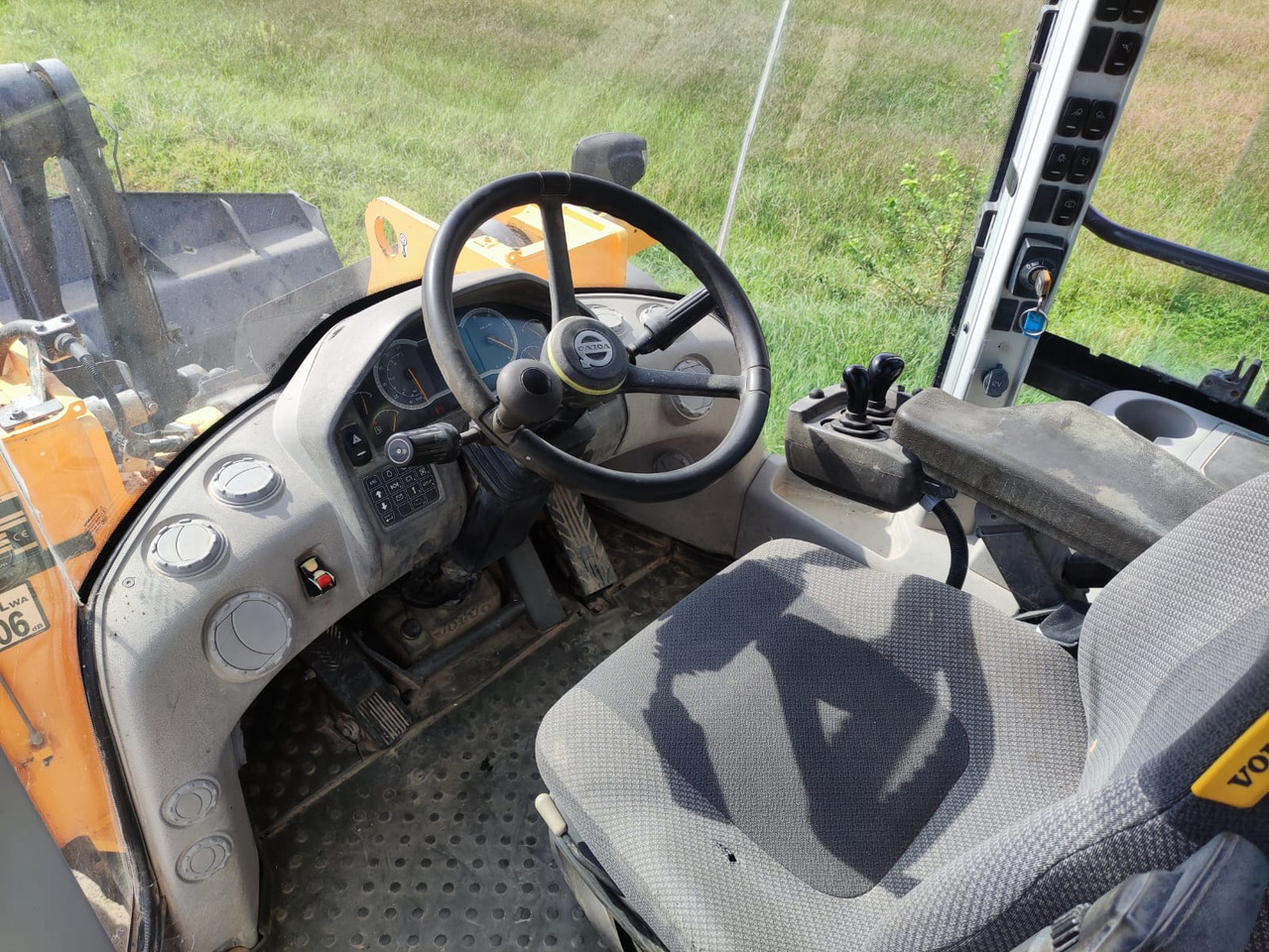 VOLVO L110H - Wheel loader: picture 5 VOLVO L110H - Wheel loader: picture 5