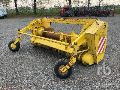 JOHN DEERE 630A - Combine header: picture 1 JOHN DEERE 630A - Combine header: picture 1