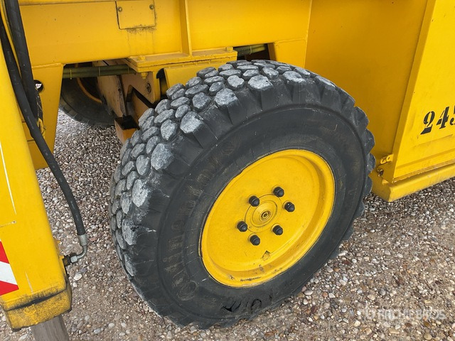 2000 Liftlux SL205-25D 4x4 4WDS/P Scissor Lift - Scissor lift: picture 5 2000 Liftlux SL205-25D 4x4 4WDS/P Scissor Lift - Scissor lift: picture 5