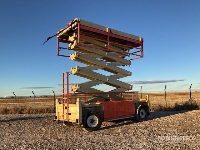 2005 JLG 245-25 4x4 Diesel Scissor Lift - Scissor lift: picture 1 2005 JLG 245-25 4x4 Diesel Scissor Lift - Scissor lift: picture 1