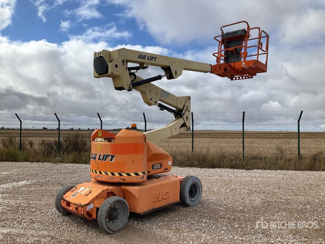 2006 JLG E400AN 2WD Electric Articulating Boom Lift - Articulated boom: picture 2 2006 JLG E400AN 2WD Electric Articulating Boom Lift - Articulated boom: picture 2