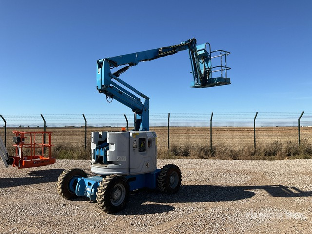 2007 Genie Z34/22 4WD Diesel Articulating Boom Lift - Articulated boom: picture 2 2007 Genie Z34/22 4WD Diesel Articulating Boom Lift - Articulated boom: picture 2