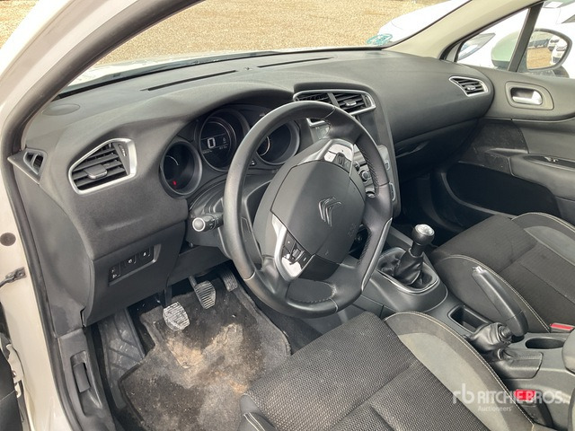 2015 Citroen C4 BlueHDI Automobile - Car: picture 5 2015 Citroen C4 BlueHDI Automobile - Car: picture 5