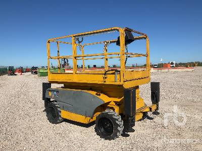 HAULOTTE COMPACT 10DX 4x4 Diesel - Scissor lift: picture 3 HAULOTTE COMPACT 10DX 4x4 Diesel - Scissor lift: picture 3