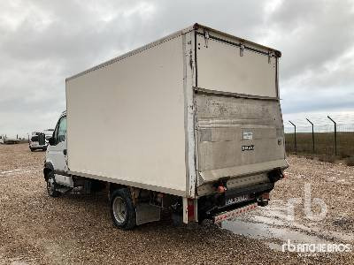 RENAULT 120.35 4x2 - Box truck: picture 2 RENAULT 120.35 4x2 - Box truck: picture 2