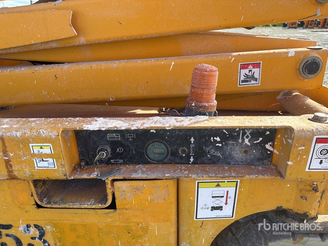 2007 Haulotte Compact12 Electric Scissor Lift - Scissor lift: picture 5 2007 Haulotte Compact12 Electric Scissor Lift - Scissor lift: picture 5