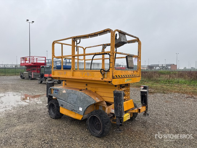 2007 Haulotte Compact12DX Piattaforma aerea verticale - Scissor lift: picture 1 2007 Haulotte Compact12DX Piattaforma aerea verticale - Scissor lift: picture 1