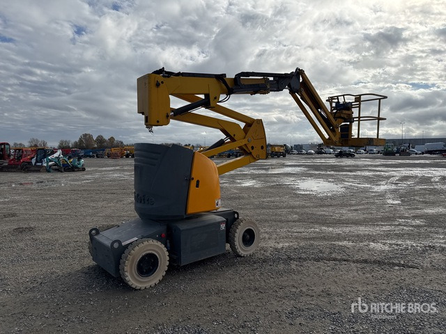 2007 Haulotte HA12IP Electric Articulating Boom Lift - Articulated boom: picture 3 2007 Haulotte HA12IP Electric Articulating Boom Lift - Articulated boom: picture 3