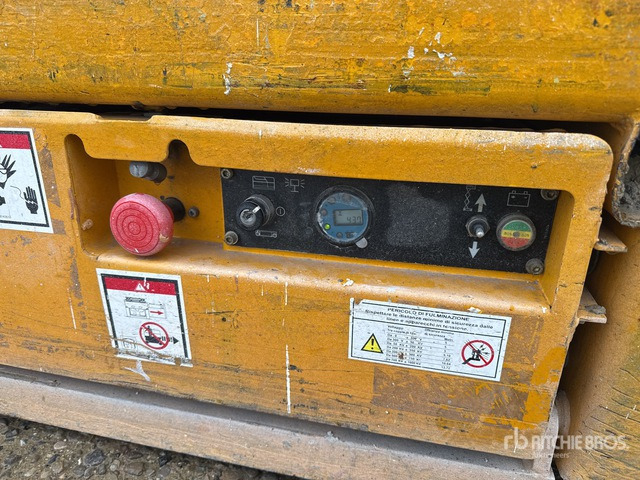 2007 Haulotte Optimum 8 Electric Scissor Lift - Scissor lift: picture 5 2007 Haulotte Optimum 8 Electric Scissor Lift - Scissor lift: picture 5