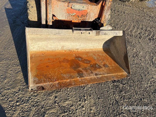 2012 Komatsu SK714-2 Skid Steer Loader - Skid steer loader: picture 5 2012 Komatsu SK714-2 Skid Steer Loader - Skid steer loader: picture 5