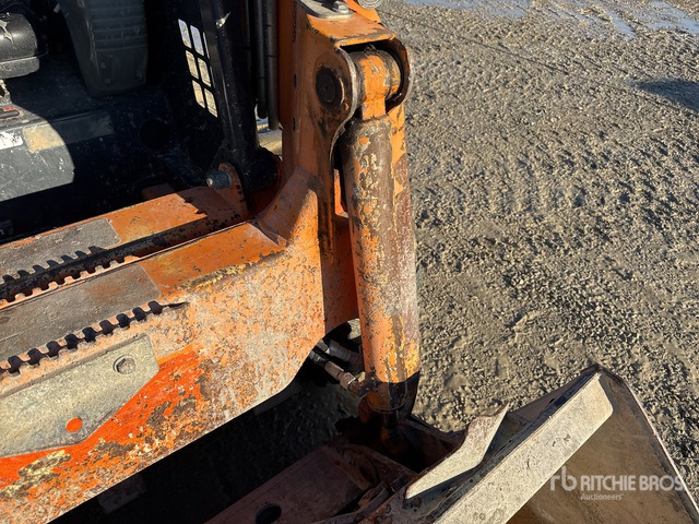 2012 Komatsu SK714-2 Skid Steer Loader - Skid steer loader: picture 4 2012 Komatsu SK714-2 Skid Steer Loader - Skid steer loader: picture 4