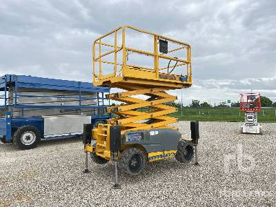 HAULOTTE COMPACT 12DX - Scissor lift: picture 3 HAULOTTE COMPACT 12DX - Scissor lift: picture 3