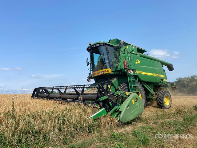 2004 John Deere 9660 WTS Hillmaster II with header and header trailer ... Combine Harvester - Combine harvester: picture 1 2004 John Deere 9660 WTS Hillmaster II with header and header trailer ... Combine Harvester - Combine harvester: picture 1
