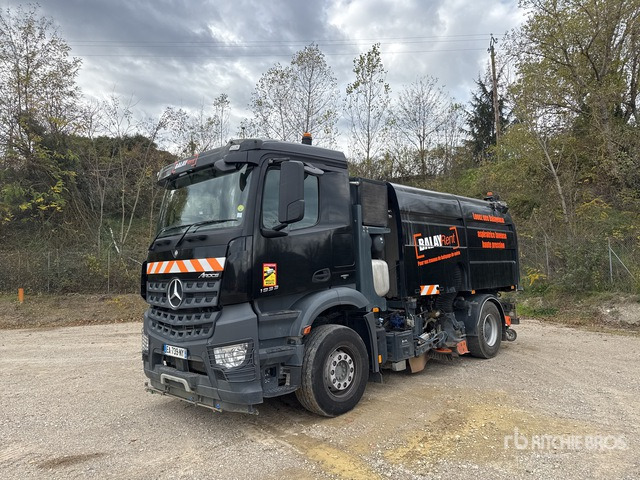 2016 Mercedes-Benz Arocs 2015 Bal Hydro BH9126 on Balayeuse Sweeper Truck - Road sweeper: picture 1 2016 Mercedes-Benz Arocs 2015 Bal Hydro BH9126 on Balayeuse Sweeper Truck - Road sweeper: picture 1