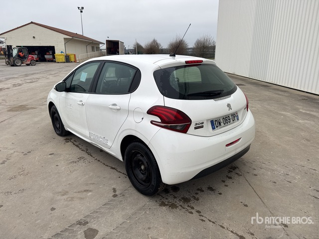 2015 Peugeot 208 Motricit? Renforc?e Vehicule Utilitaire Cargo Van - Commercial vehicle: picture 2 2015 Peugeot 208 Motricit? Renforc?e Vehicule Utilitaire Cargo Van - Commercial vehicle: picture 2