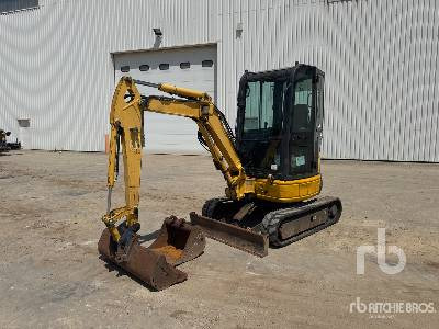 KOMATSU PC22MR-3 Mini-Pelle - Mini excavator: picture 1 KOMATSU PC22MR-3 Mini-Pelle - Mini excavator: picture 1