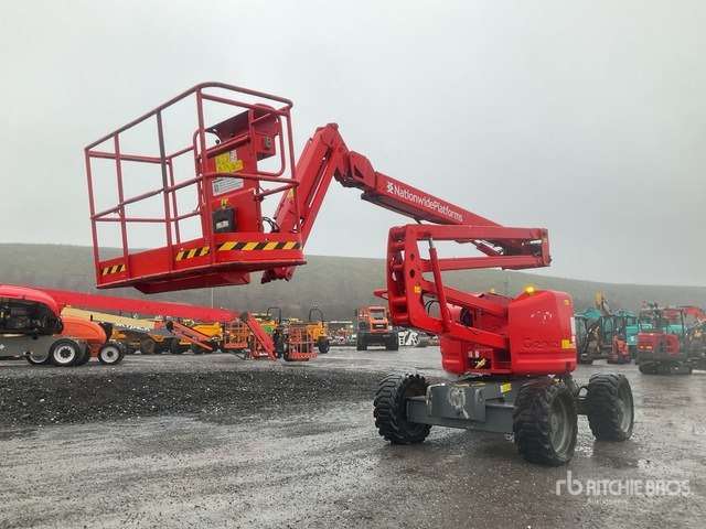 2011 Genie Z45/25 4WD Diesel Articulating Boom Lift - Articulated boom: picture 1 2011 Genie Z45/25 4WD Diesel Articulating Boom Lift - Articulated boom: picture 1