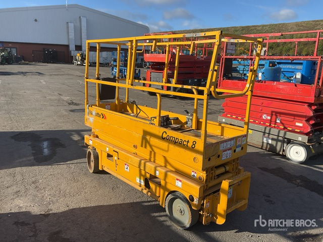 2014 Haulotte COMPACT8 Electric Scissor Lift - Scissor lift: picture 3 2014 Haulotte COMPACT8 Electric Scissor Lift - Scissor lift: picture 3