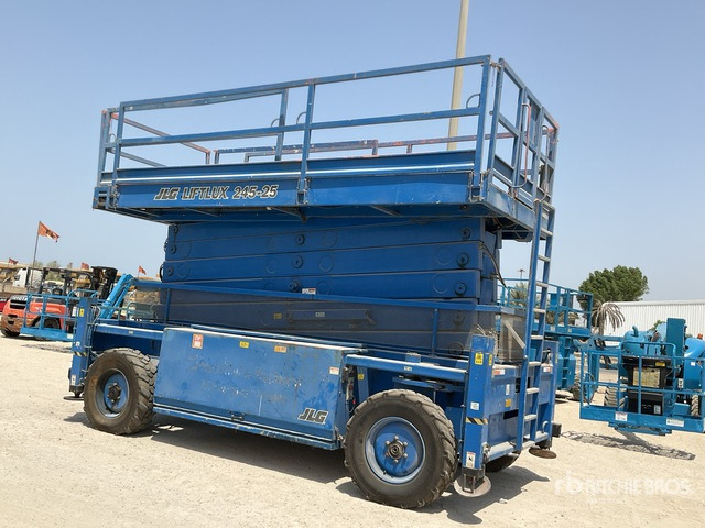 2005 JLG MEWP 245-25 4x4 Diesel Scissor Lift - Scissor lift: picture 2 2005 JLG MEWP 245-25 4x4 Diesel Scissor Lift - Scissor lift: picture 2