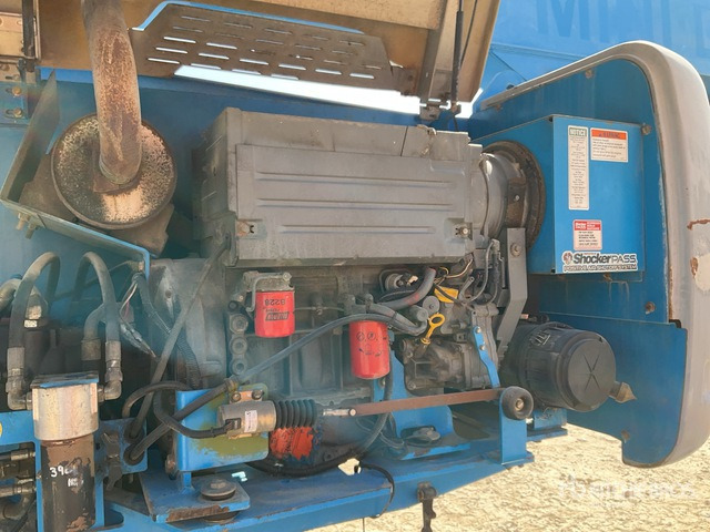 2006 Genie Z135/70 4WD Diesel Articulating Boom Lift - Articulated boom: picture 5 2006 Genie Z135/70 4WD Diesel Articulating Boom Lift - Articulated boom: picture 5