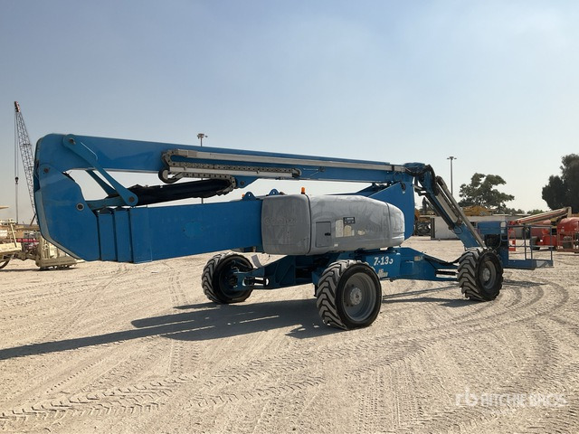 2006 Genie Z135/70 4WD Diesel Articulating Boom Lift - Articulated boom: picture 3 2006 Genie Z135/70 4WD Diesel Articulating Boom Lift - Articulated boom: picture 3
