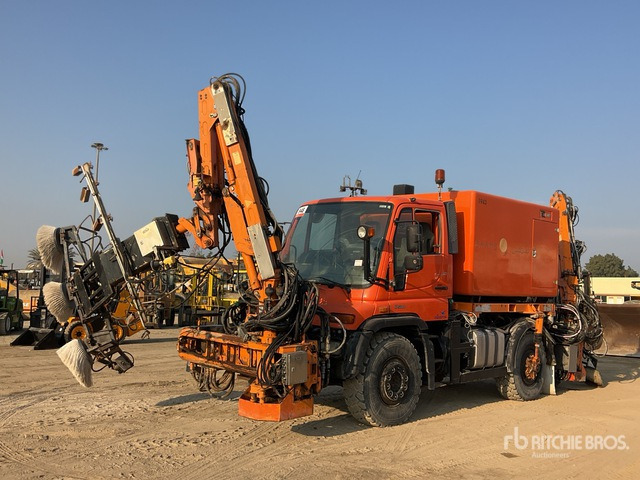 2012 Mercedes-Benz Unimog 500 Solar Panel Cleaning Truck :Misc. Truck - Road sweeper: picture 1 2012 Mercedes-Benz Unimog 500 Solar Panel Cleaning Truck :Misc. Truck - Road sweeper: picture 1
