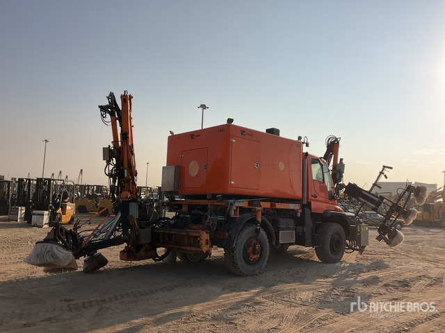 2012 Mercedes-Benz Unimog 500 Solar Panel Cleaning Truck :Misc. Truck - Road sweeper: picture 3 2012 Mercedes-Benz Unimog 500 Solar Panel Cleaning Truck :Misc. Truck - Road sweeper: picture 3